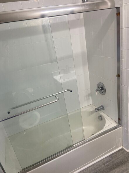 Building Photo - 332 Quincy St NE