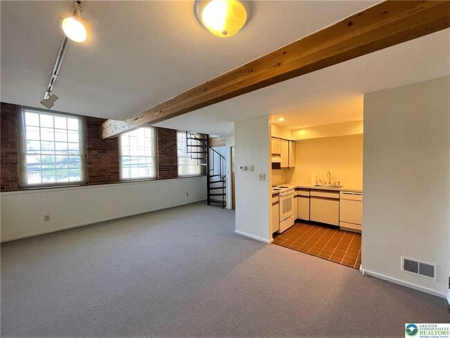 Building Photo - 101 W Race St