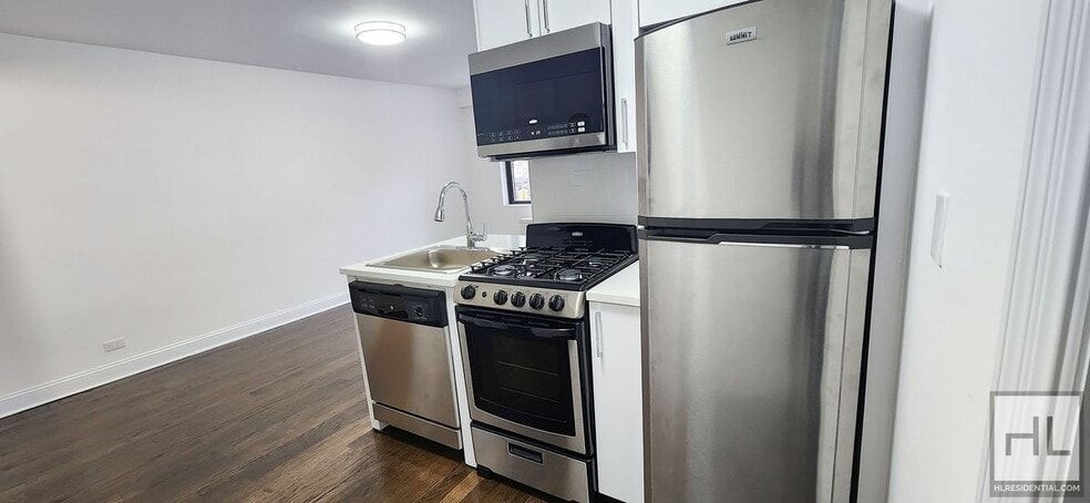 Building Photo - E 16 ST