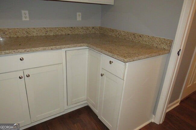 Building Photo - 1105 Hampton Rd