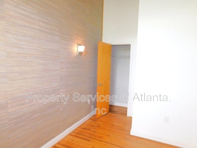 Building Photo - 1755 Liberty Ln