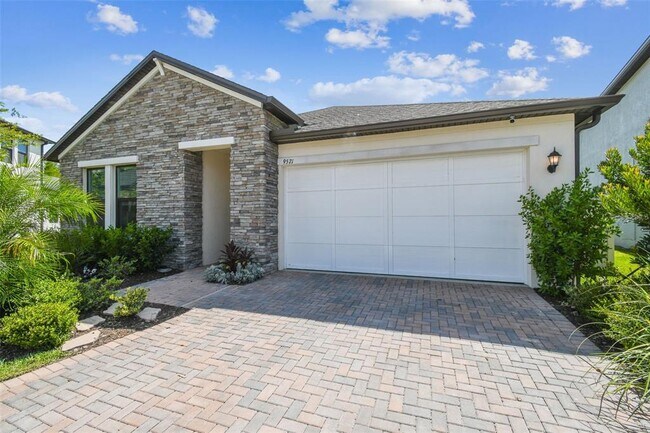 Building Photo - 9571 Little Bluestem Dr