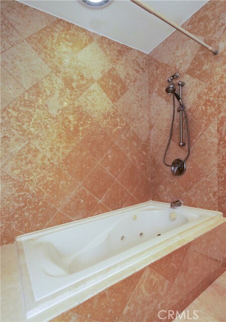 Building Photo - 241 Pso De Granada