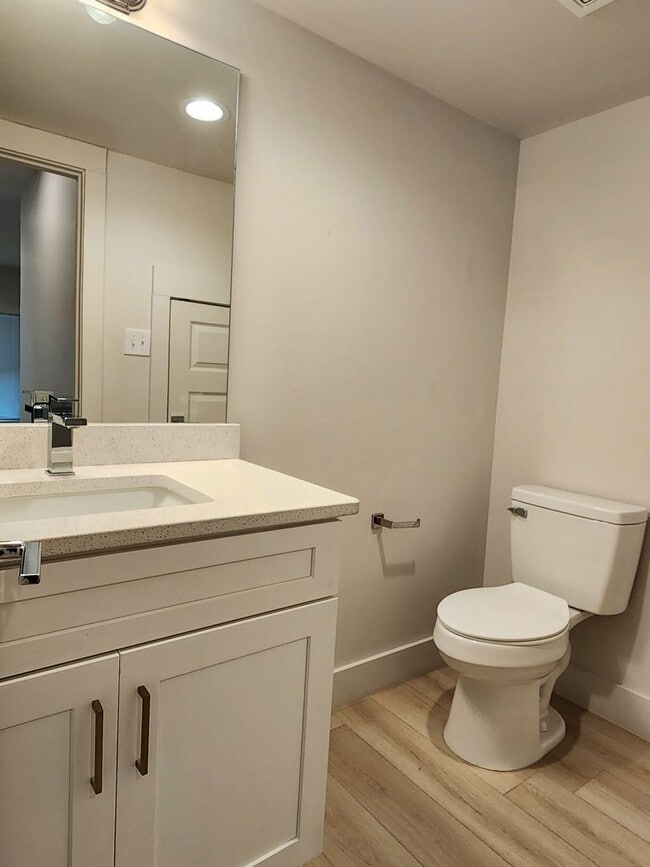 Building Photo - Gulf Shores 2/2.5 cottage available now