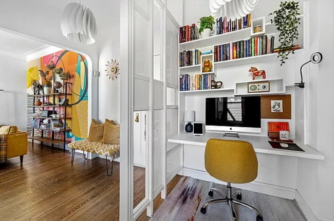 Building Photo - Welcome to this spacious, bright one-bedro...