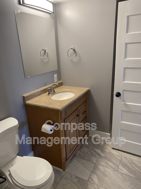 Building Photo - 1204 Valley Dr SW