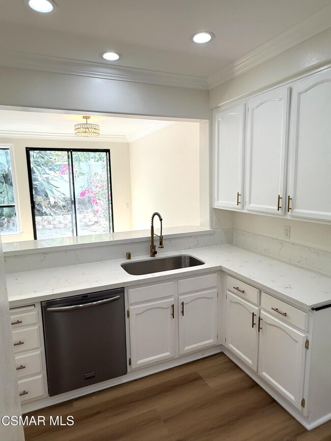 Building Photo - 451 Pavarotti Dr