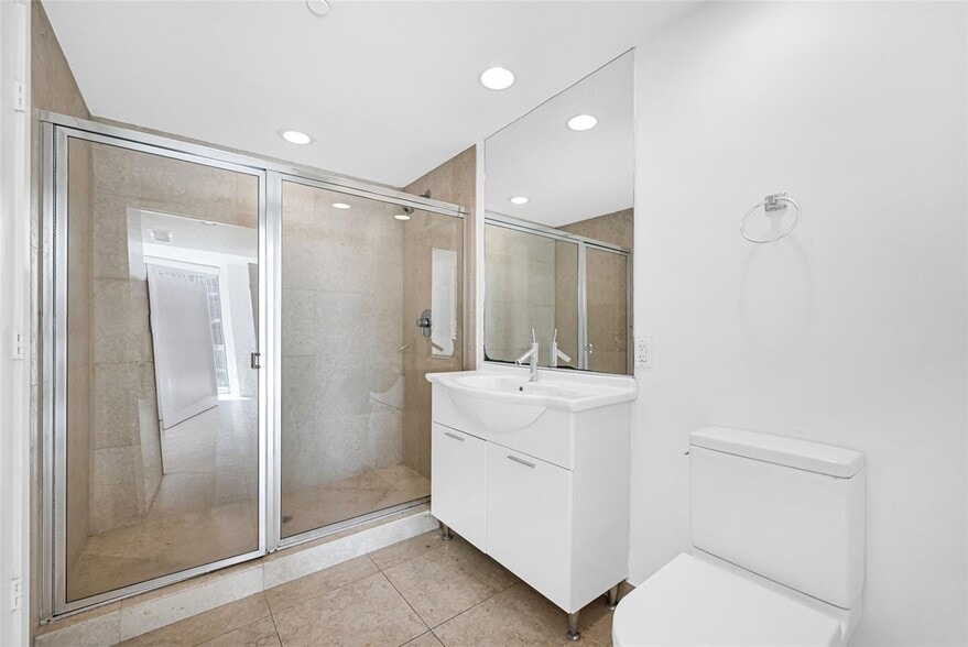 Building Photo - 475 Brickell Ave