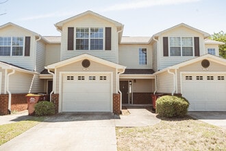 Building Photo - 748 Majestic Dr