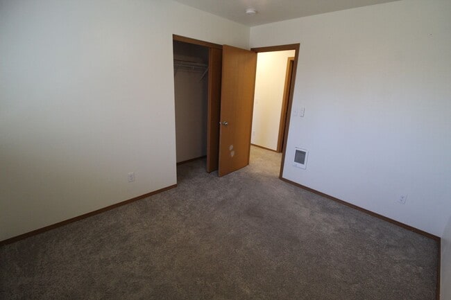 Building Photo - 6021 N Addison St