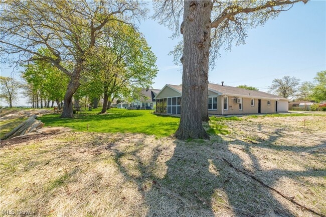 Building Photo - 3844 Edgewater Dr