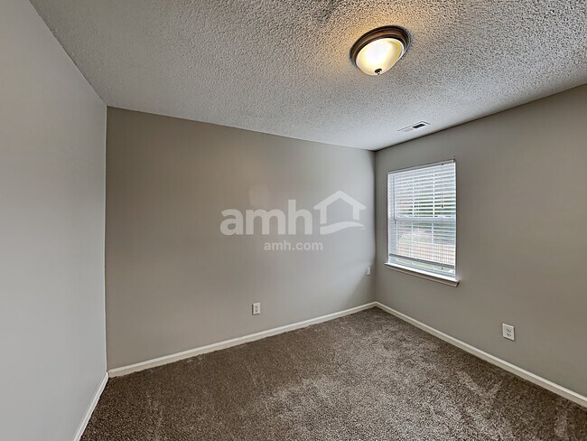 Building Photo - 1020 Ridgefield Circle