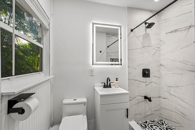 Building Photo - 1017 SW 4th St