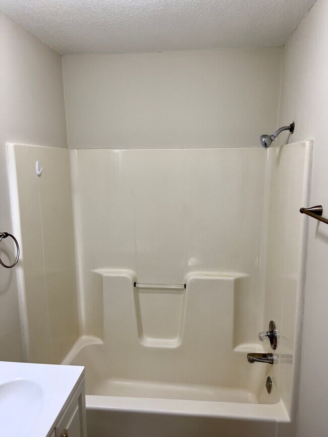 Building Photo - 56 Bell Rd