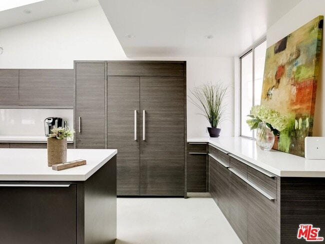 Building Photo - 5470 Katherine Ave