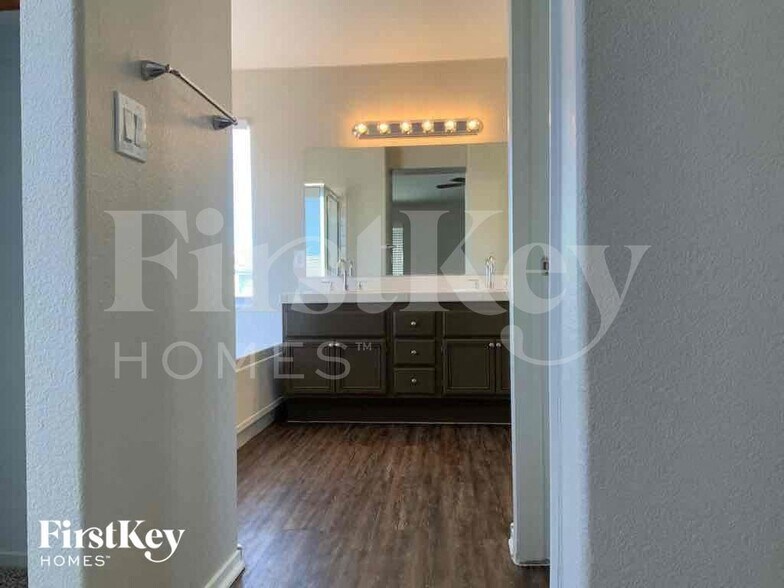 Building Photo - 6067 Hidden Rock Dr