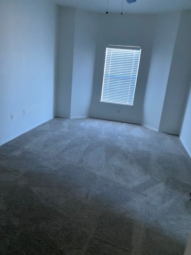 Building Photo - 1000 Diamond Dr