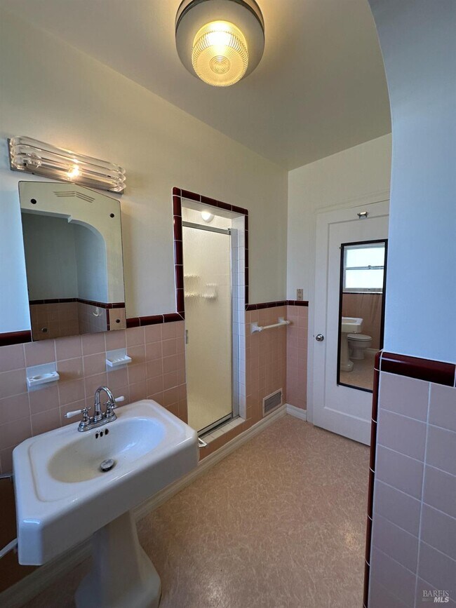 Building Photo - 258 W J St