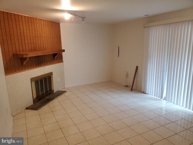 Building Photo - 7381 Hickory Log Cir
