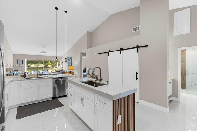 Building Photo - 19648 Back 9 Dr