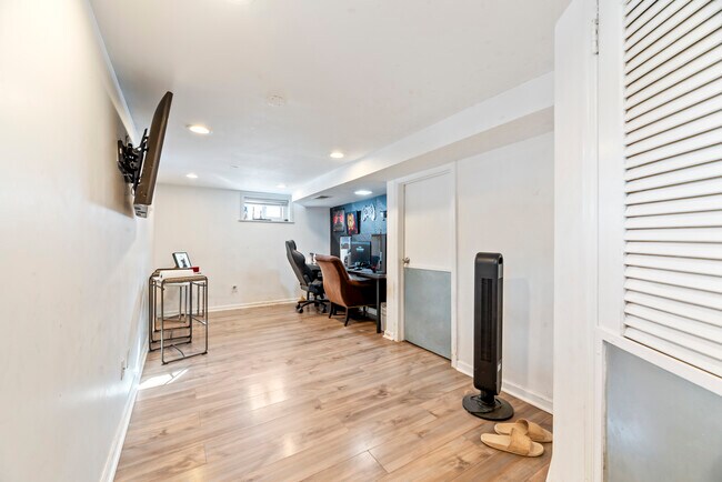 Building Photo - 446 Roedel Plz