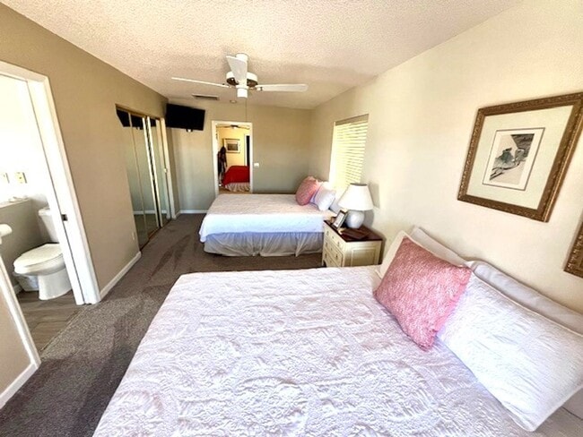 Building Photo - Golf Course Pool Home with 4 Bedrooms!