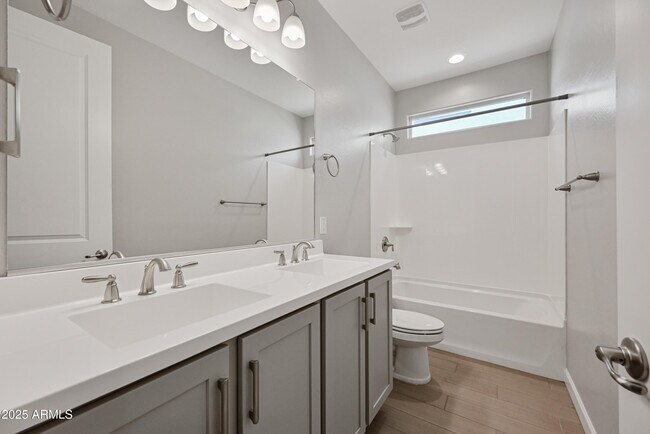 Building Photo - 1825 E Saguaro Park Ln