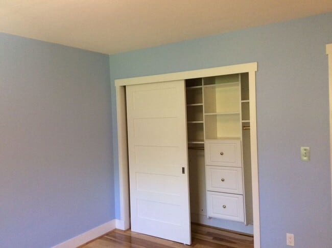 Building Photo - Fabulous 4 Bedroom/2 Bath Home! Available ...