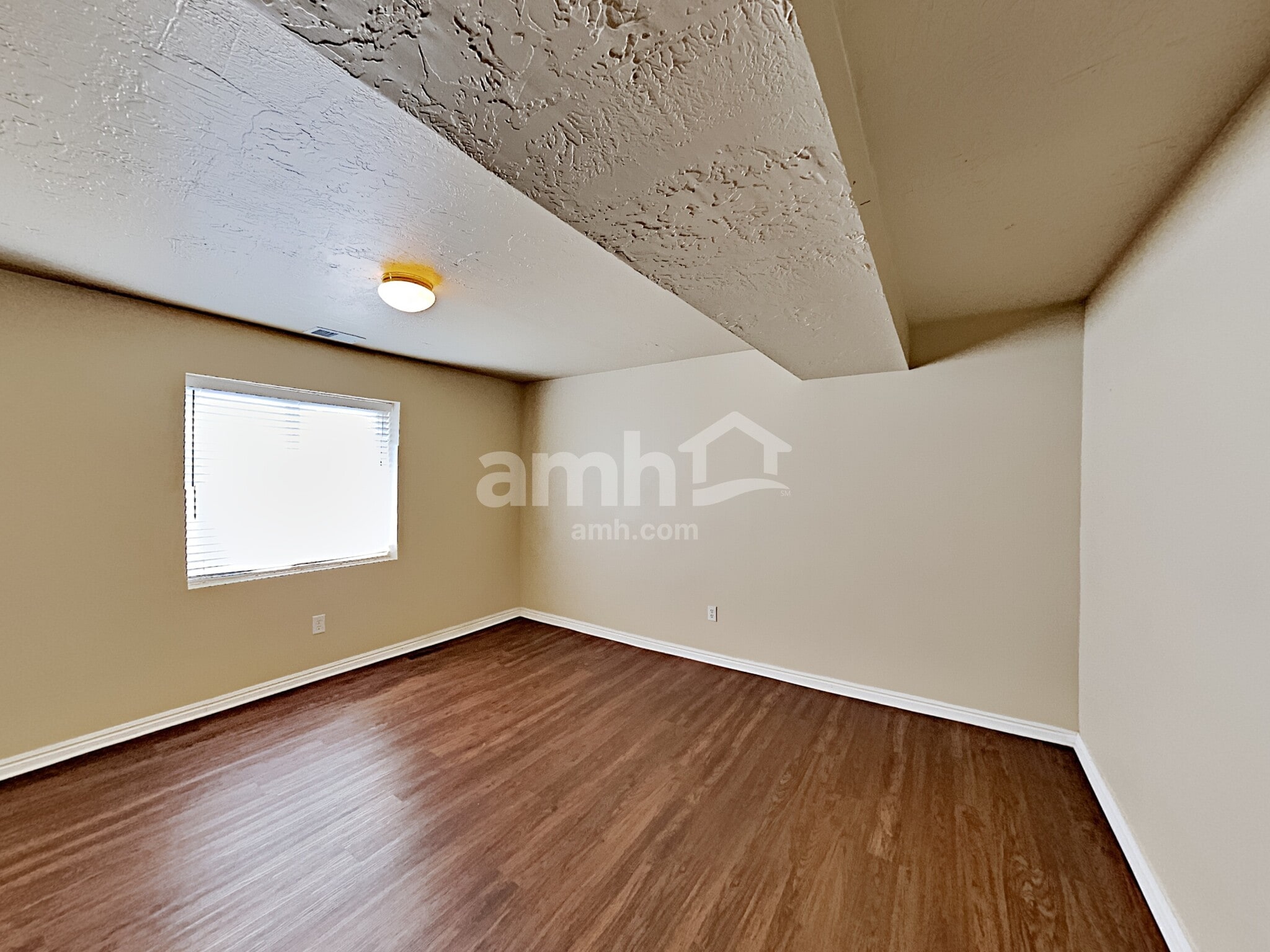 Building Photo - 6432 S High Bluff Dr