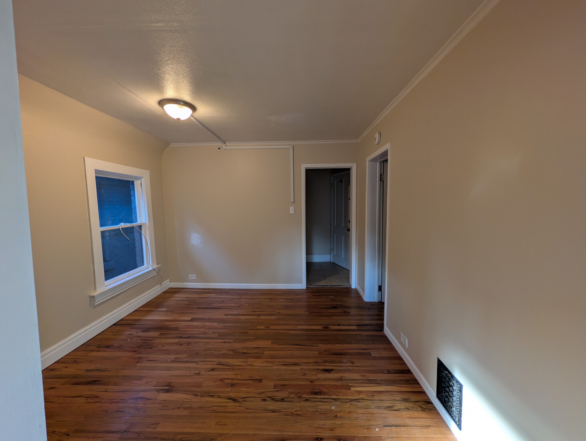 Living room into entrance and bath - 1280 Race St