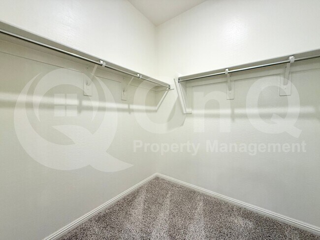 Building Photo - 747 W Nova Pl