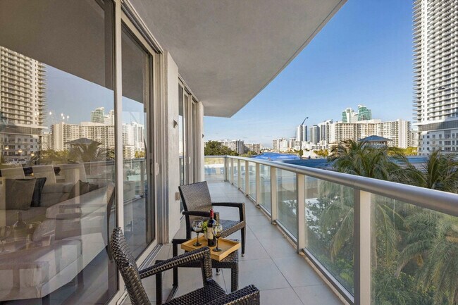 Building Photo - 2602 E Hallandale Beach Blvd