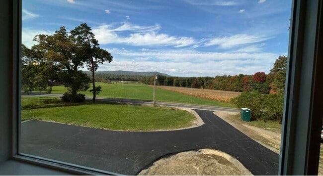 Building Photo - 58 Pleasant St