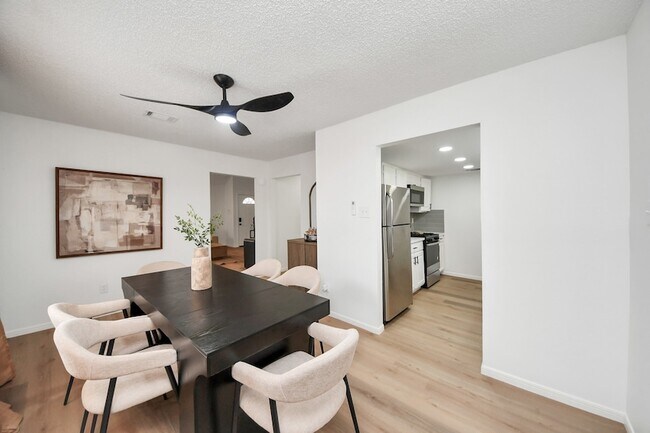 Building Photo - 8631 Valley Ledge Dr