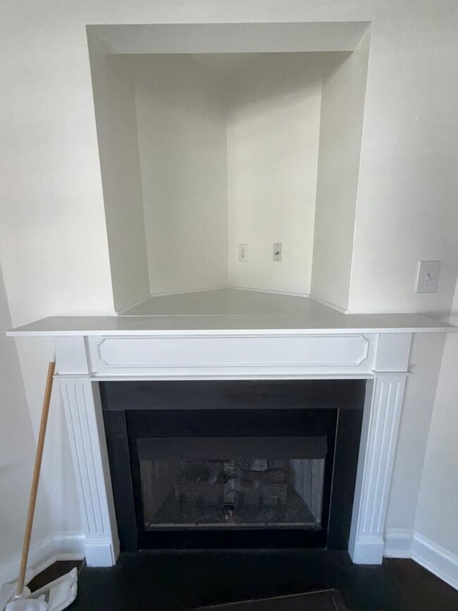 Building Photo - Renovated Cornelius Condo | Two Covered Balconies | Walk to Downtown & Antiquity | Lake Norman Area