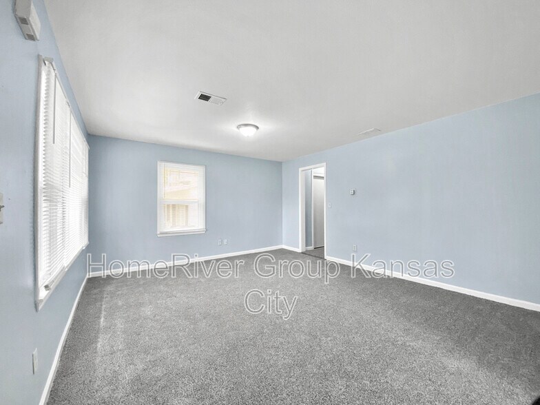 Building Photo - 1123 S Haden St