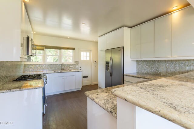 Building Photo - 854 Oneonta Dr