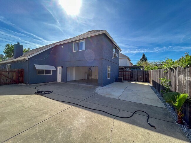 Building Photo - Recently Upgraded Modern Chico Home