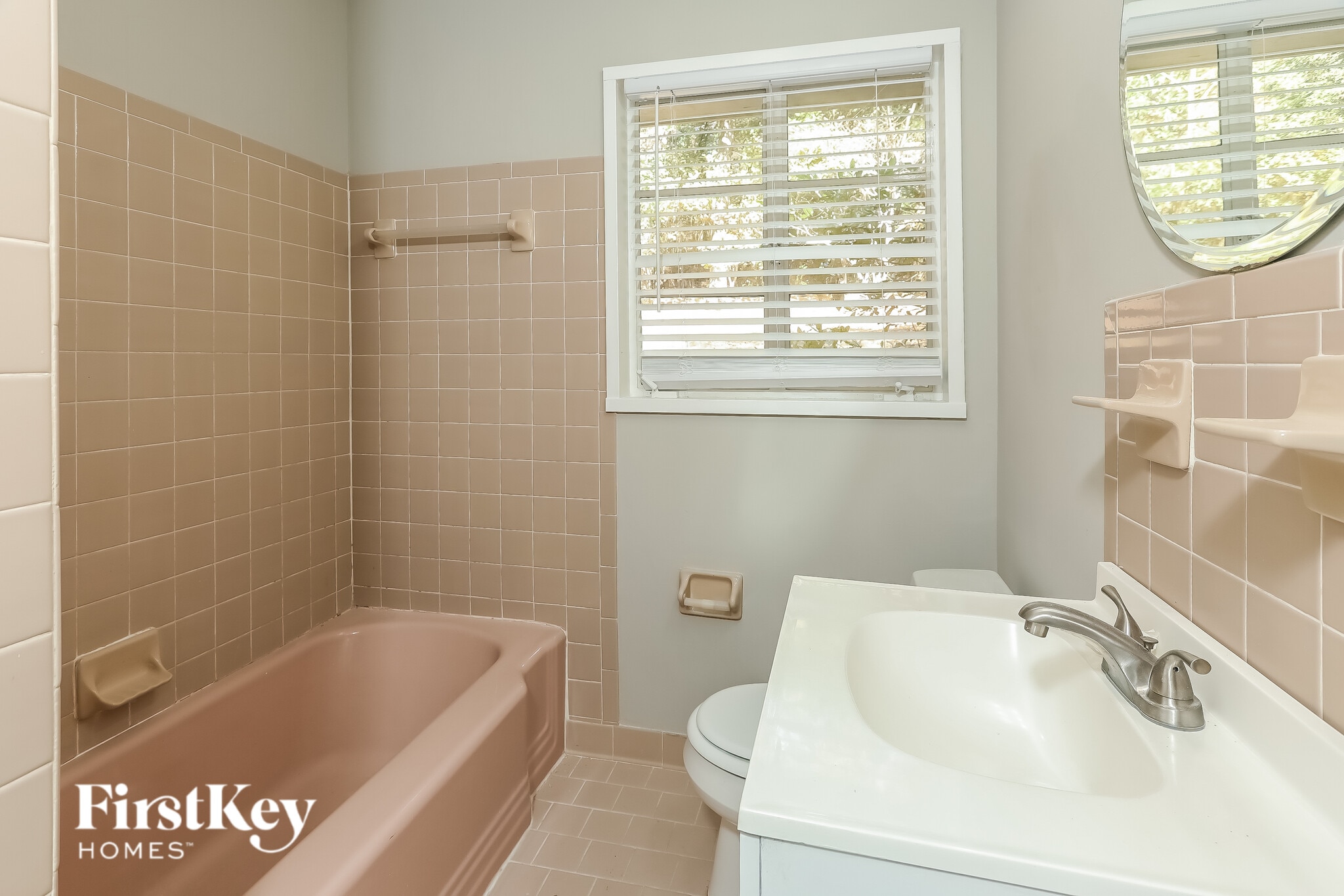 Building Photo - 3364 Valley Park Dr