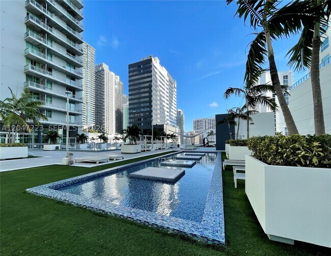 Building Photo - 690 SW 1st Ct