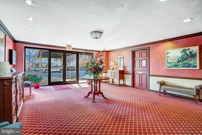 Building Photo - 1200 S Arlington Ridge Rd