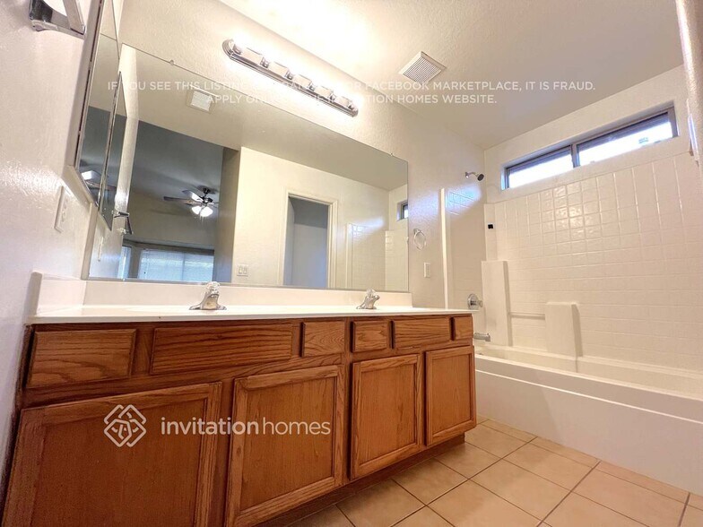 Building Photo - 5421 W Grove St