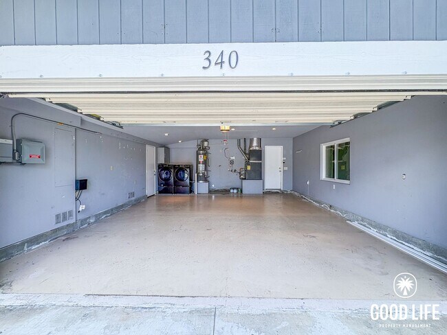 Building Photo - SD: Stunning 4BD/3BA Home in Vista with Panoramic Views, Private Balcony & Large Yard