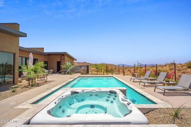 Building Photo - 15212 N Sandy Blf Rd