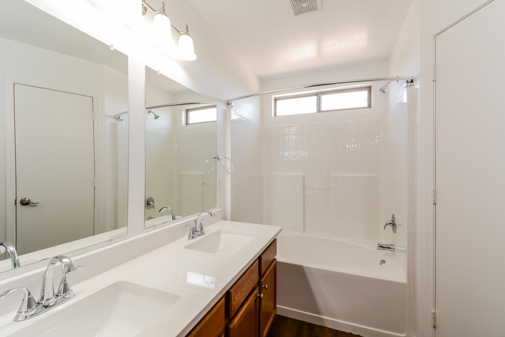 Building Photo - 5564 S 240th Dr