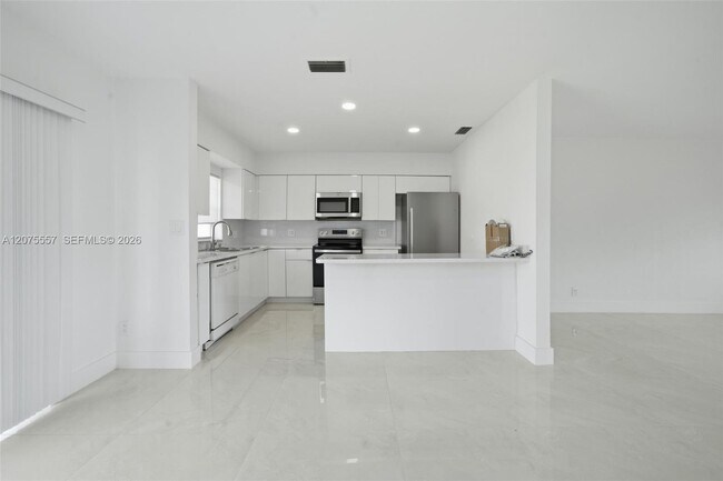 Building Photo - 11000 NW 21st Ct