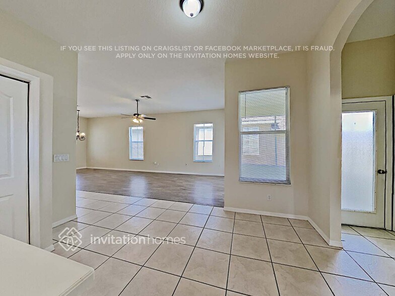 Building Photo - 10126 Ringling St