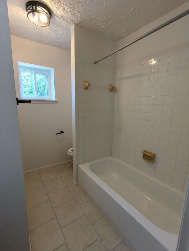 Building Photo - 2015 Duncan Ave