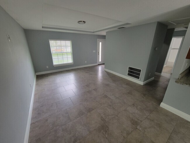 Building Photo - Beautiful Home near Busch Gardens!