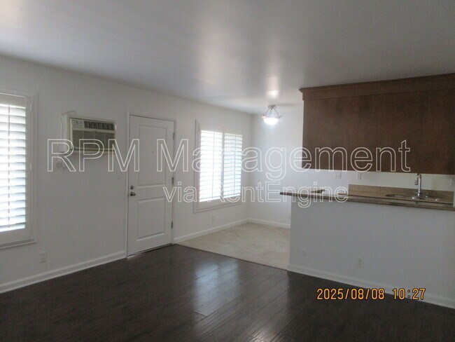 Building Photo - 20327 Saticoy St